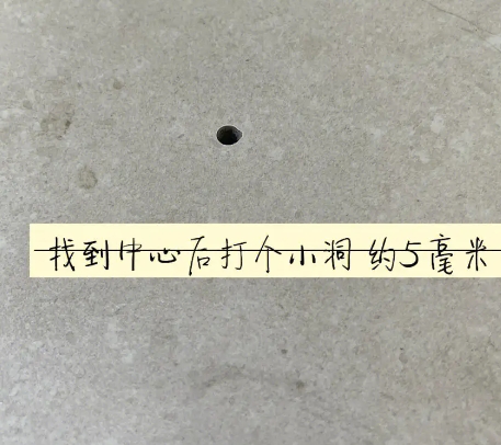 韶关瓷砖空鼓维修公司专业解答在瓷砖铺贴过程中，如果砂料搅拌不均匀，将会带来以下问题