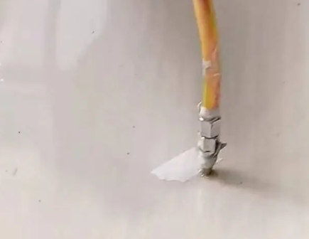韶关瓷砖空鼓维修公司专业解答在瓷砖铺贴过程中，如果使用的砂料过粗（如全部使用了粗砂），可能会导致以下问题