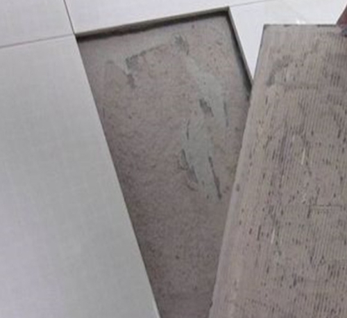 韶关瓷砖空鼓维修公司分享瓷砖铺贴时如果打浆（即涂抹在瓷砖背面和基层上的砂浆或瓷砖胶）过少，会带来以下问题